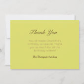 遊び心のある猫とギフトの黄色の子供の誕生日の写真 サンキューカード (裏面)