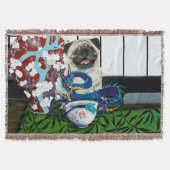 遊び心のある魅力的なパグ犬と日本の龍 スローブランケット (正面)