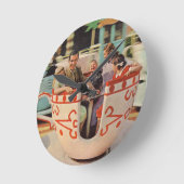 遊園地でのティーカップ乗り ラウンド壁時計 (傾斜)