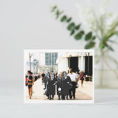 遊歩道の家族 ポストカード (スタンド正面)