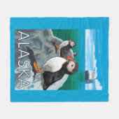 遊航船を見ているツノメドリ フリースブランケット (正面(横))