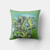 「運がいいわ！」 ラッキーシャムロックドラゴン クッション (裏面)