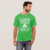 運が倍増する時に摩擦するSt patricks dayアイリッシュ広告 Tシャツ (正面フル)