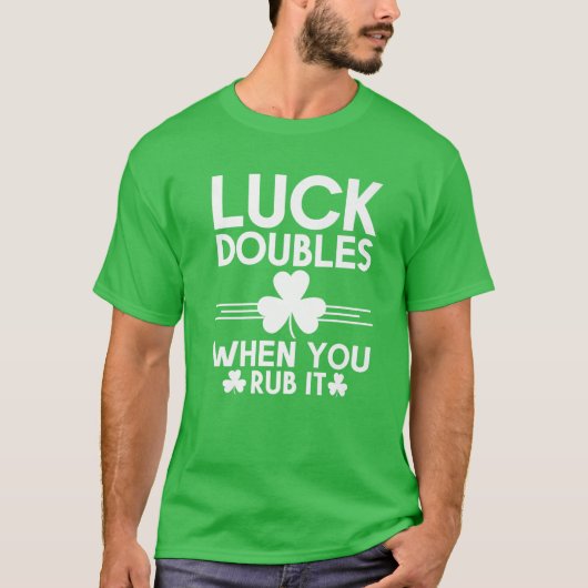運が倍増する時に摩擦するSt patricks dayアイリッシュ広告 Tシャツ (正面)