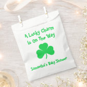 運の良いチャームが進んでいる フェイバーバッグ (クリップ留めされた状態)