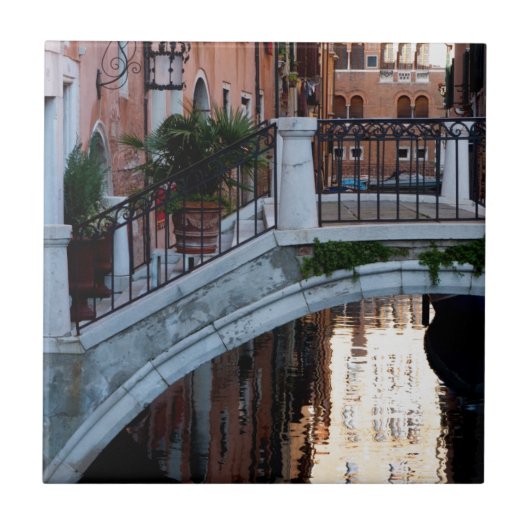 運河にかかる橋 タイル (正面)