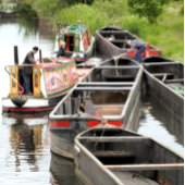運河に面したナローボート マグネット