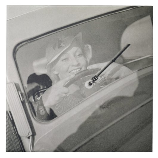 運転している女性c.1930s (グラビア印刷) タイル (正面)