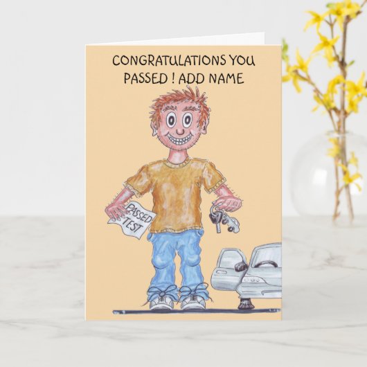 運転免許試験に合格したばかりの嬉しそうな男性のカード カード (黄色い花)