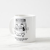 運転学校。審査官がドアの入り口に気付いた コーヒーマグカップ (正面左)