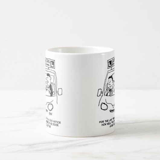 運転学校。審査官がドアの入り口に気付いた コーヒーマグカップ (中央)