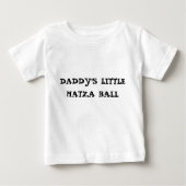 過ぎ越しの祝いはTシャツのお父さんの少しMATZAの球をからかいます ベビーTシャツ (正面)