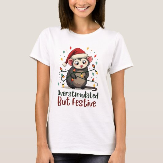 過剰刺激だけどお祭り気分 – 楽しいクリスマス Tシャツ (正面)