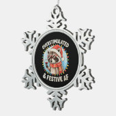 過剰刺激とフェスティバルAfフェラルラクーンクリスマス スノーフレークピューターオーナメント (右)