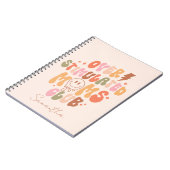 過剰刺激モムズ倶楽部 – 関連実在と ノートブック (左側)