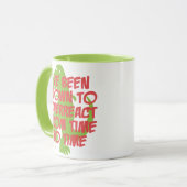 過剰反応するために知られている マグカップ (正面左)