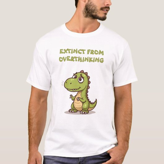 過剰思考で絶滅寸前の恐竜スローガンTシャツ Tシャツ (正面)