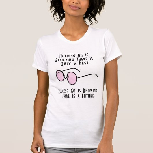 過去だけに固執するから信じられる Tシャツ (正面)