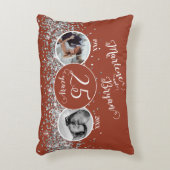 「過去と現在」2ショット シルバー結婚記念日 アクセントクッション (正面(垂直))