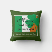 道が上がるのを待つ幸せなST PATRICKS DAY クッション (正面)