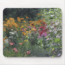 道に沿う雨の日の日光 マウスパッド