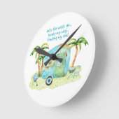 「道に迷い、魂を見つける」 - Camper Caravan ラウンド壁時計 (傾斜)