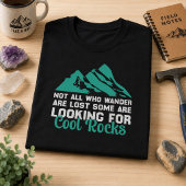 道に迷う者ばかりじゃない、クールな石探し Tシャツ