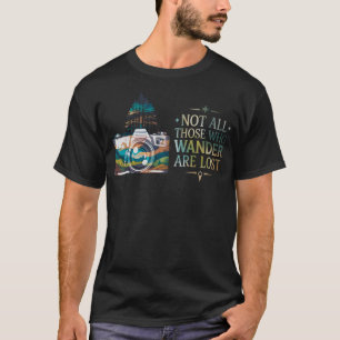 道に迷う者全てが迷い人ではない フォトグラファー 写真家 Tシャツ