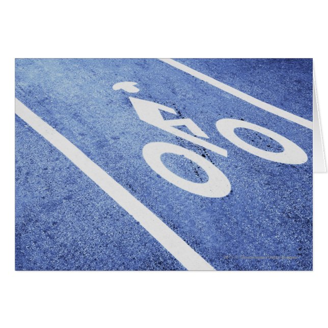 道の自転車の印のクローズアップ (正面横)