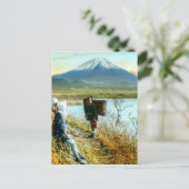 道端で眠る富士山ヴィンテージ ポストカード (スタンド正面)