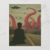 道端に座っているピンクのタコとUFOの人 ポストカード (正面)