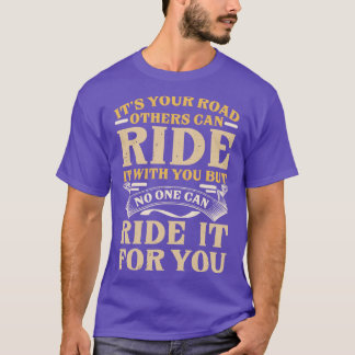 道路に乗る感動的引用文レタリング Tシャツ