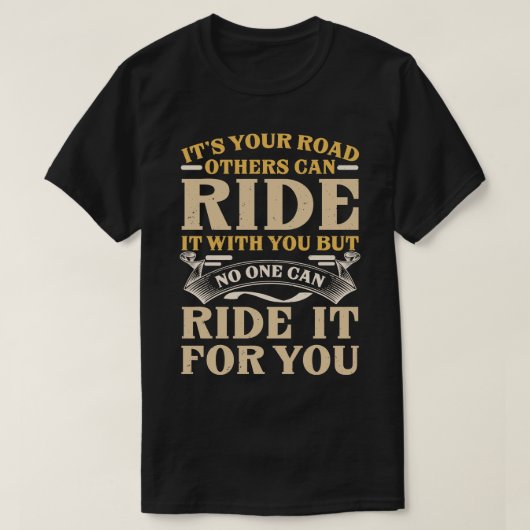 道路に乗る感動的引用文レタリング Tシャツ (デザイン正面)