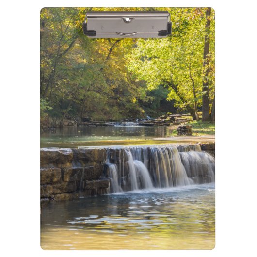 道路の上に溢れる クリップボード (正面)