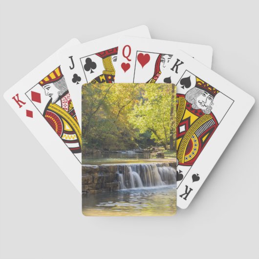 道路の上に溢れる トランプ (裏面)