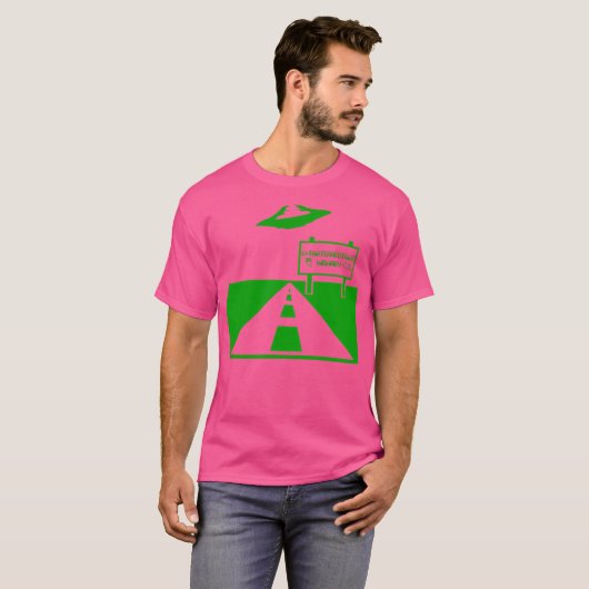 道路の上のUfo Tシャツ (正面フル)