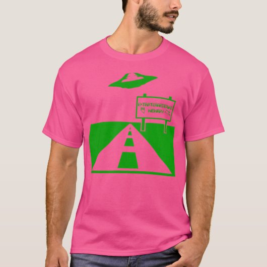 道路の上のUfo Tシャツ (正面)