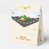 道路の少年の誕生日に車や車 フェイバーボックス (正面サイド)