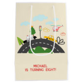 道路の少年の誕生日に車や車 ミディアムペーパーバッグ (裏面)