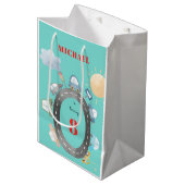 道路の少年の誕生日に車や車 ミディアムペーパーバッグ (正面アングル)