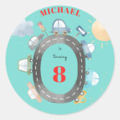 道路の少年の誕生日に車や車 ラウンドシール (正面)