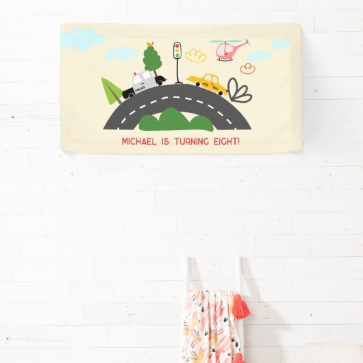 道路の少年の誕生日に車や車 横断幕 (インサイチュ)