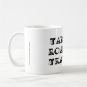 道路を少ない旅のマグにする コーヒーマグカップ (左)