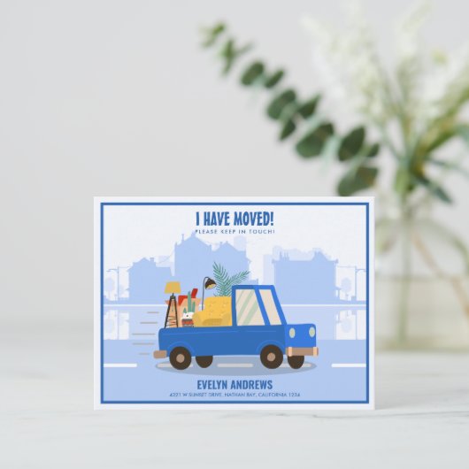 道路を移動する青い車を移動した 案内ポストカード (スタンド正面)