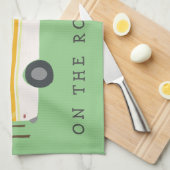 道路上で再びトラックキャンプRVing木の森 キッチンタオル (四つ折り)