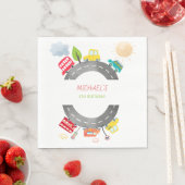 道路上で幸せな車の少年の誕生日 スタンダードランチョンナプキン (インサイチュ)