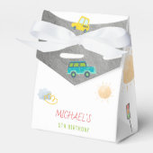 道路上で幸せな車の少年の誕生日 フェイバーボックス (正面サイド)