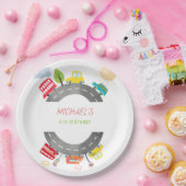 道路上で幸せな車の少年の誕生日 ペーパープレート (パーティー)