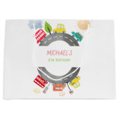 道路上で幸せな車の少年の誕生日 ラージペーパーバッグ (正面)