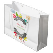 道路上で幸せな車の少年の誕生日 ラージペーパーバッグ (正面アングル)